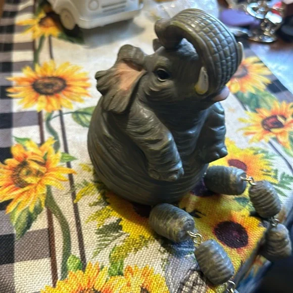 Elephant Shelf sculpture - Picture 1 of 9